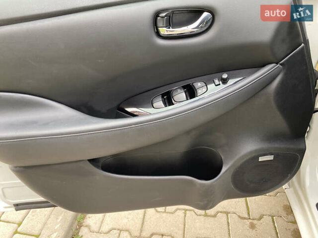 Белый Ниссан Лиф, объемом двигателя 0 л и пробегом 83 тыс. км за 7499 $, фото 21 на Automoto.ua