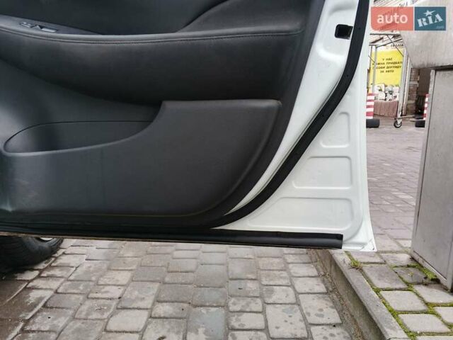 Білий Ніссан Ліф, об'ємом двигуна 0 л та пробігом 223 тис. км за 5300 $, фото 6 на Automoto.ua