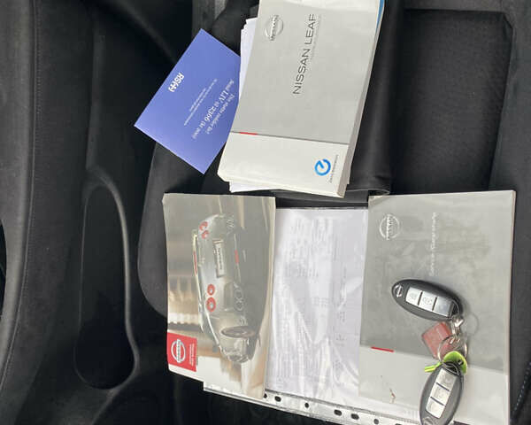 Белый Ниссан Лиф, объемом двигателя 0 л и пробегом 140 тыс. км за 5450 $, фото 26 на Automoto.ua