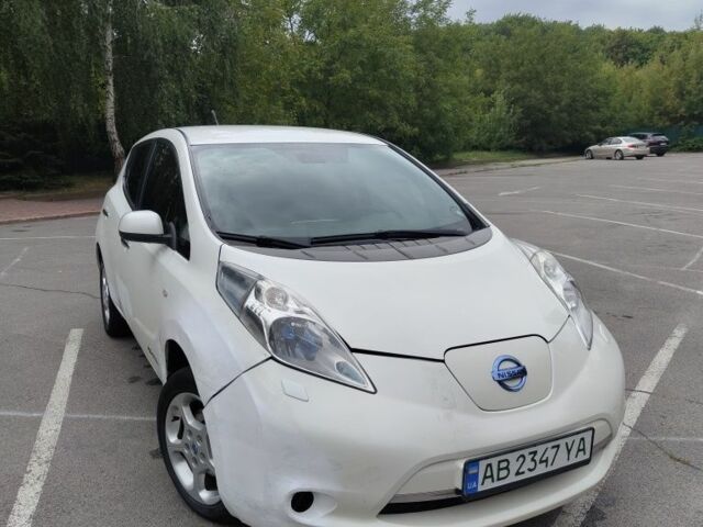 Белый Ниссан Лиф, объемом двигателя 0 л и пробегом 200 тыс. км за 4299 $, фото 3 на Automoto.ua