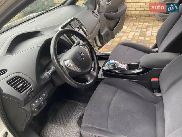 Белый Ниссан Лиф, объемом двигателя 0 л и пробегом 148 тыс. км за 5999 $, фото 20 на Automoto.ua