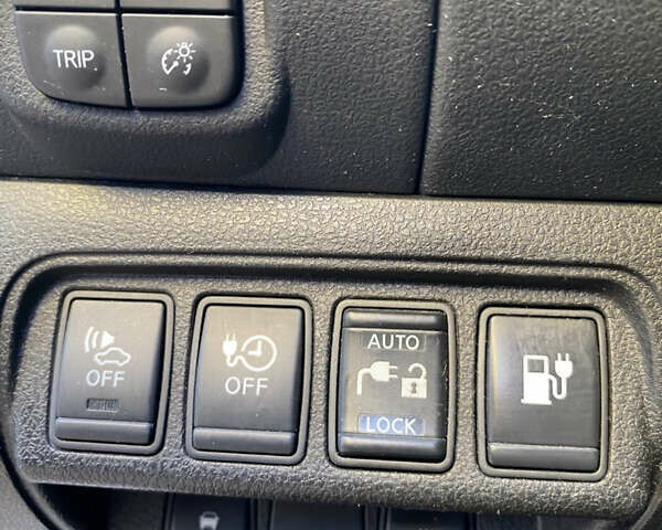 Белый Ниссан Лиф, объемом двигателя 0 л и пробегом 112 тыс. км за 7599 $, фото 15 на Automoto.ua