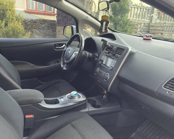 Белый Ниссан Лиф, объемом двигателя 0 л и пробегом 118 тыс. км за 6400 $, фото 14 на Automoto.ua