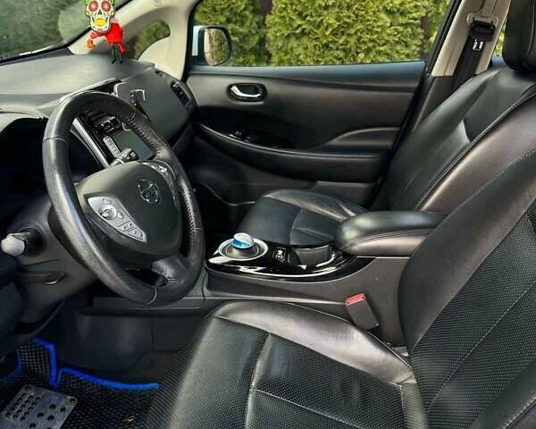 Белый Ниссан Лиф, объемом двигателя 0 л и пробегом 165 тыс. км за 6850 $, фото 6 на Automoto.ua