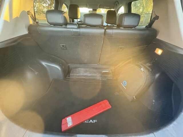 Белый Ниссан Лиф, объемом двигателя 0 л и пробегом 117 тыс. км за 6200 $, фото 16 на Automoto.ua