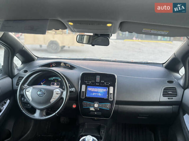 Білий Ніссан Ліф, об'ємом двигуна 0 л та пробігом 127 тис. км за 6450 $, фото 28 на Automoto.ua