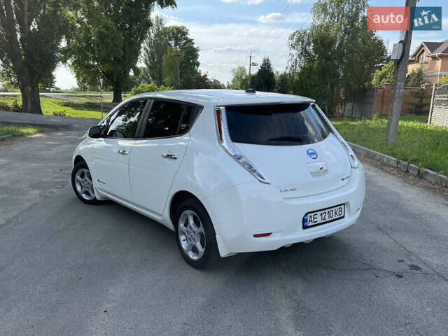 Белый Ниссан Лиф, объемом двигателя 0 л и пробегом 100 тыс. км за 8500 $, фото 2 на Automoto.ua
