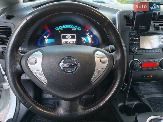 Белый Ниссан Лиф, объемом двигателя 0 л и пробегом 118 тыс. км за 7599 $, фото 27 на Automoto.ua