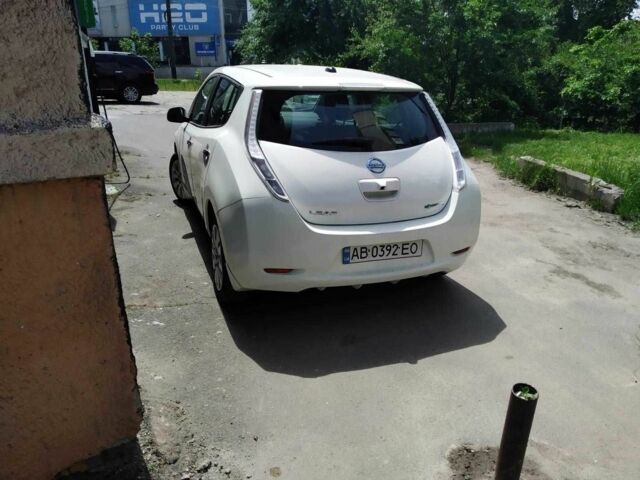 Белый Ниссан Лиф, объемом двигателя 0 л и пробегом 130 тыс. км за 10500 $, фото 4 на Automoto.ua