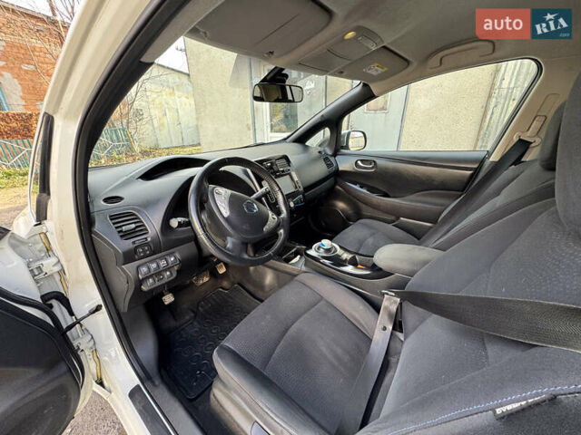 Белый Ниссан Лиф, объемом двигателя 0 л и пробегом 145 тыс. км за 6000 $, фото 12 на Automoto.ua