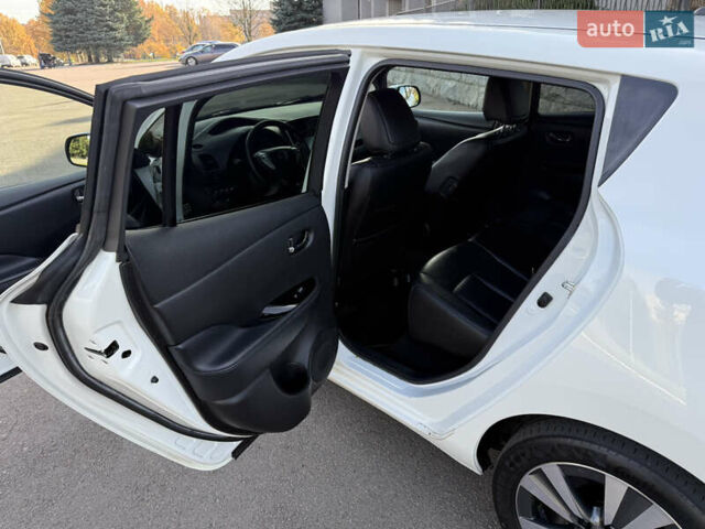 Белый Ниссан Лиф, объемом двигателя 0 л и пробегом 144 тыс. км за 7250 $, фото 16 на Automoto.ua