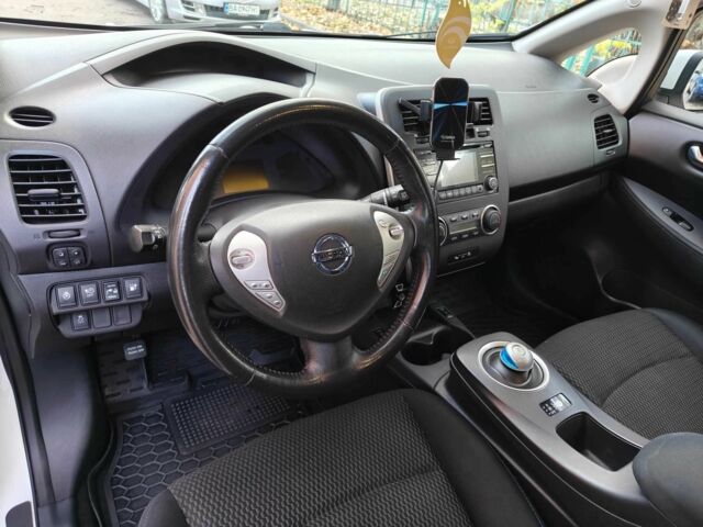 Белый Ниссан Лиф, объемом двигателя 0 л и пробегом 118 тыс. км за 7599 $, фото 11 на Automoto.ua