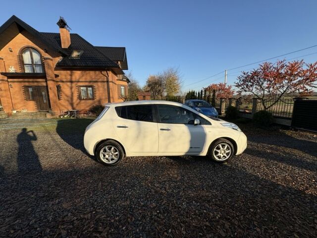 Белый Ниссан Лиф, объемом двигателя 0 л и пробегом 122 тыс. км за 6100 $, фото 14 на Automoto.ua