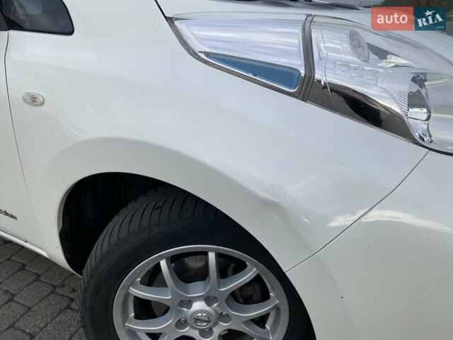 Белый Ниссан Лиф, объемом двигателя 0 л и пробегом 140 тыс. км за 5450 $, фото 32 на Automoto.ua