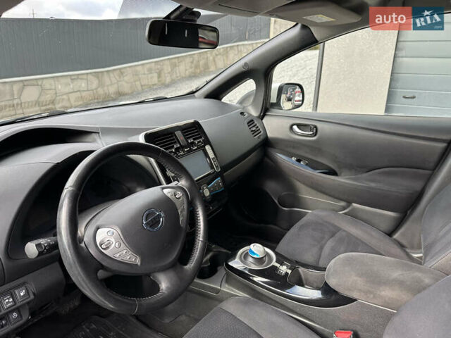 Белый Ниссан Лиф, объемом двигателя 0 л и пробегом 136 тыс. км за 5900 $, фото 7 на Automoto.ua