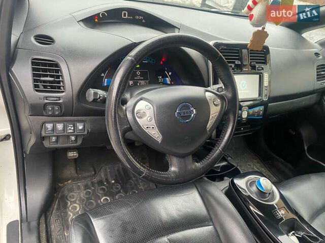 Білий Ніссан Ліф, об'ємом двигуна 0 л та пробігом 179 тис. км за 6800 $, фото 11 на Automoto.ua