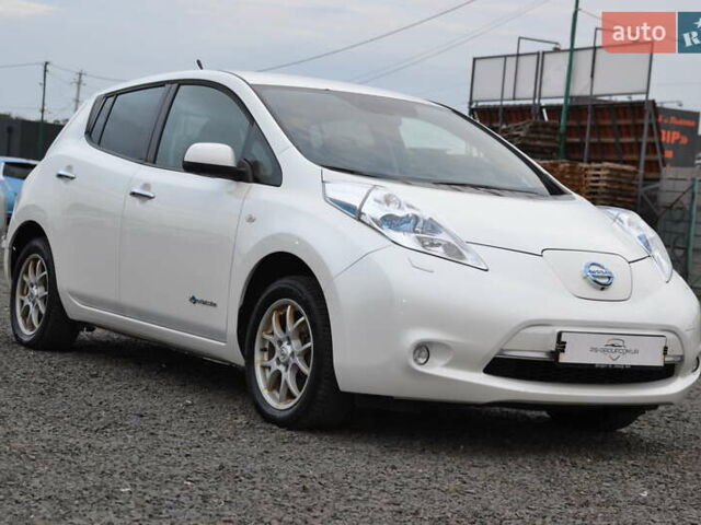 Белый Ниссан Лиф, объемом двигателя 0 л и пробегом 124 тыс. км за 5800 $, фото 4 на Automoto.ua