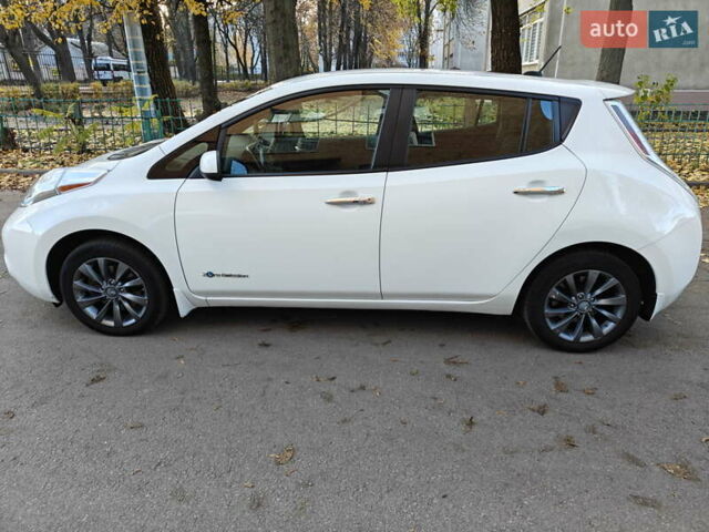 Белый Ниссан Лиф, объемом двигателя 0 л и пробегом 118 тыс. км за 7599 $, фото 11 на Automoto.ua