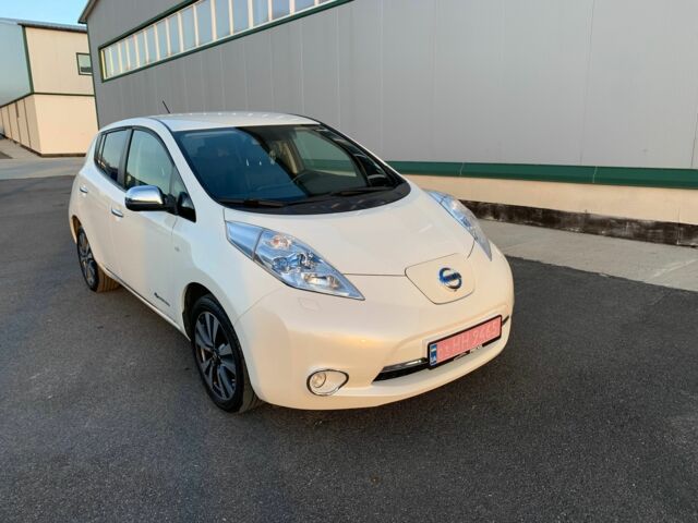 Білий Ніссан Ліф, об'ємом двигуна 0 л та пробігом 145 тис. км за 6950 $, фото 8 на Automoto.ua