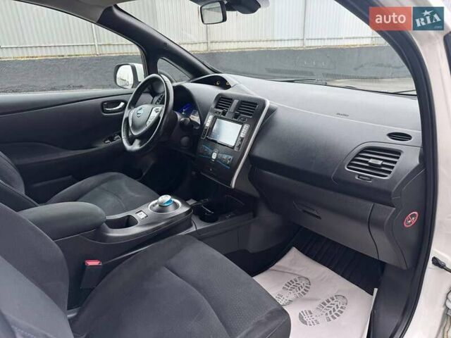 Белый Ниссан Лиф, объемом двигателя 0 л и пробегом 80 тыс. км за 6800 $, фото 13 на Automoto.ua