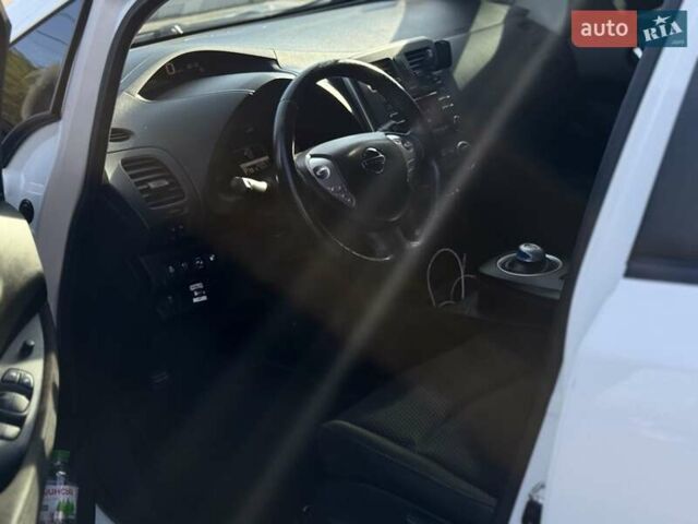 Білий Ніссан Ліф, об'ємом двигуна 0 л та пробігом 60 тис. км за 7500 $, фото 8 на Automoto.ua