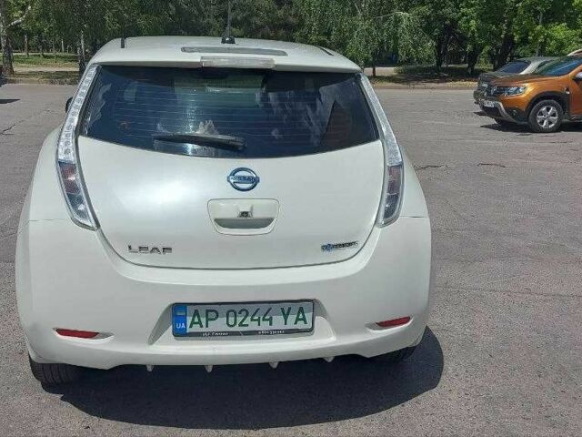 Белый Ниссан Лиф, объемом двигателя 0 л и пробегом 170 тыс. км за 6600 $, фото 4 на Automoto.ua