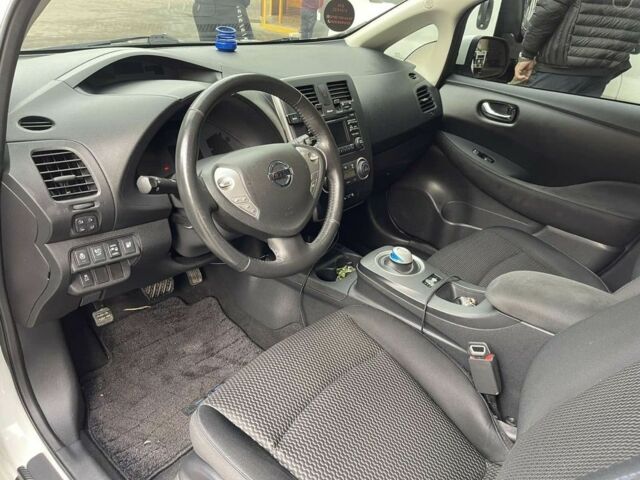 Белый Ниссан Лиф, объемом двигателя 0 л и пробегом 140 тыс. км за 6000 $, фото 4 на Automoto.ua