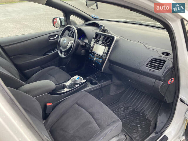 Белый Ниссан Лиф, объемом двигателя 0 л и пробегом 140 тыс. км за 5450 $, фото 18 на Automoto.ua