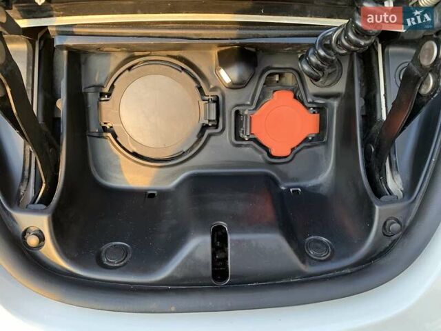 Білий Ніссан Ліф, об'ємом двигуна 0 л та пробігом 145 тис. км за 6950 $, фото 27 на Automoto.ua