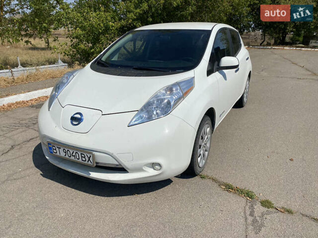 Белый Ниссан Лиф, объемом двигателя 0 л и пробегом 89 тыс. км за 9000 $, фото 19 на Automoto.ua