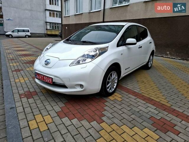 Белый Ниссан Лиф, объемом двигателя 0 л и пробегом 119 тыс. км за 6500 $, фото 4 на Automoto.ua