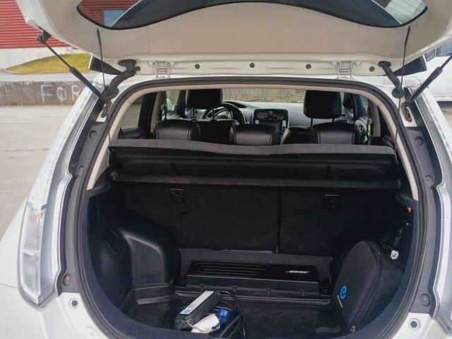 Білий Ніссан Ліф, об'ємом двигуна 0 л та пробігом 84 тис. км за 5400 $, фото 12 на Automoto.ua