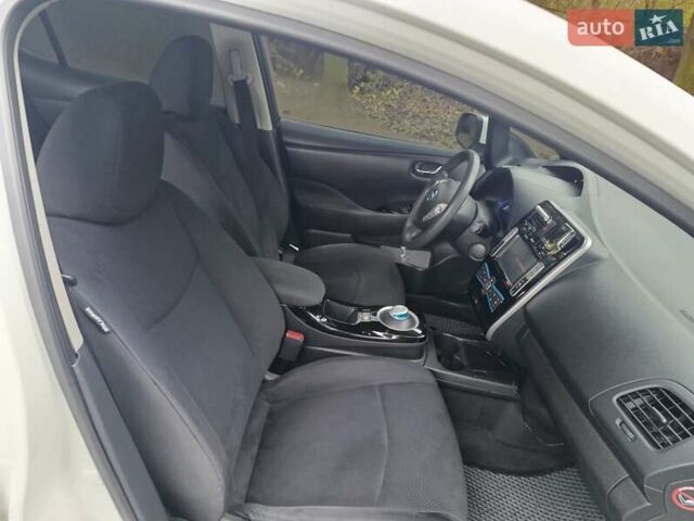 Белый Ниссан Лиф, объемом двигателя 0 л и пробегом 67 тыс. км за 7500 $, фото 27 на Automoto.ua