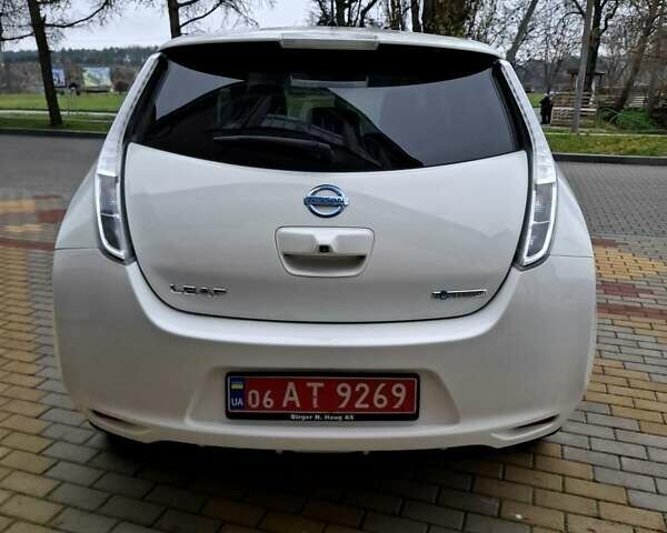 Белый Ниссан Лиф, объемом двигателя 0 л и пробегом 119 тыс. км за 6500 $, фото 63 на Automoto.ua