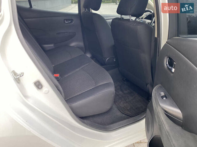 Белый Ниссан Лиф, объемом двигателя 0 л и пробегом 139 тыс. км за 7500 $, фото 8 на Automoto.ua