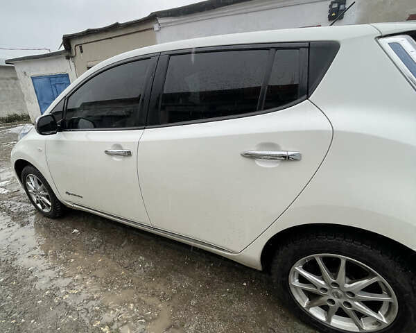Білий Ніссан Ліф, об'ємом двигуна 0 л та пробігом 112 тис. км за 7550 $, фото 10 на Automoto.ua
