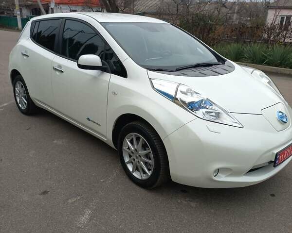 Белый Ниссан Лиф, объемом двигателя 0 л и пробегом 41 тыс. км за 8659 $, фото 7 на Automoto.ua