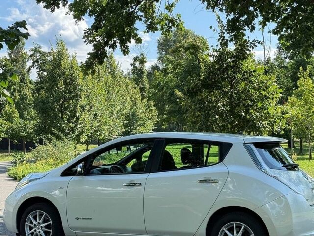 Білий Ніссан Ліф, об'ємом двигуна 0 л та пробігом 81 тис. км за 7500 $, фото 15 на Automoto.ua