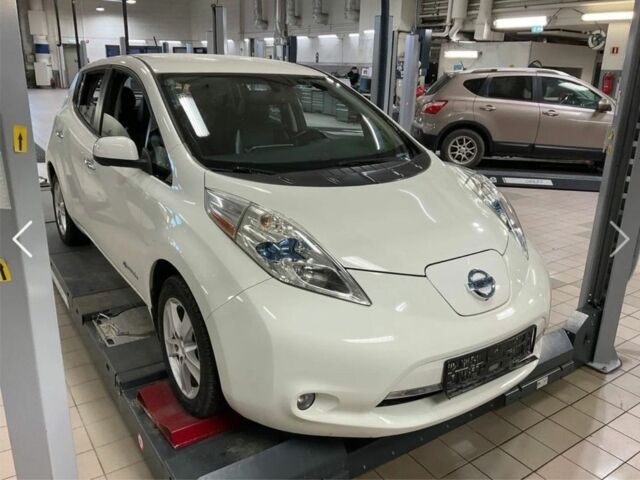 Білий Ніссан Ліф, об'ємом двигуна 0 л та пробігом 101 тис. км за 7300 $, фото 2 на Automoto.ua