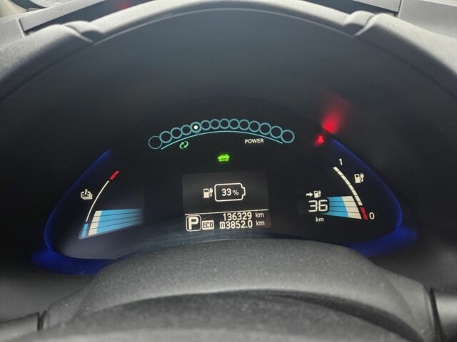 Белый Ниссан Лиф, объемом двигателя 0 л и пробегом 136 тыс. км за 7000 $, фото 7 на Automoto.ua