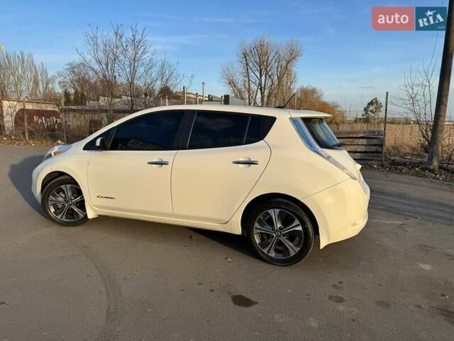 Белый Ниссан Лиф, объемом двигателя 0 л и пробегом 142 тыс. км за 8100 $, фото 6 на Automoto.ua