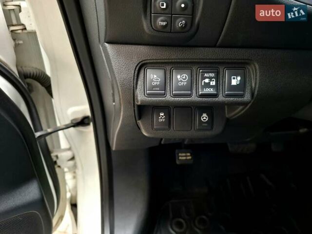 Белый Ниссан Лиф, объемом двигателя 0 л и пробегом 119 тыс. км за 6500 $, фото 51 на Automoto.ua