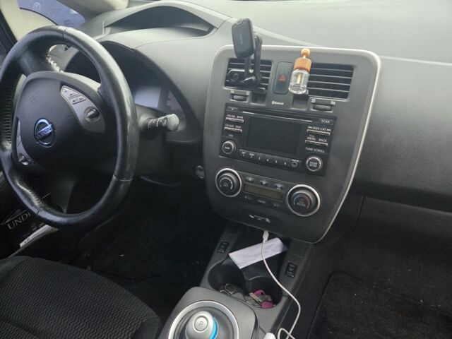 Белый Ниссан Лиф, объемом двигателя 0 л и пробегом 136 тыс. км за 7000 $, фото 5 на Automoto.ua