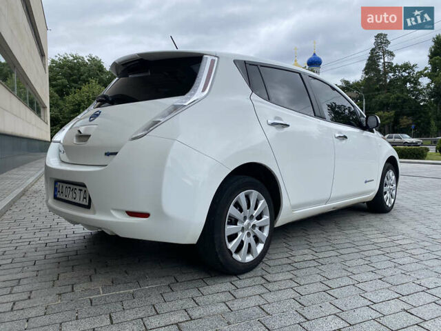Белый Ниссан Лиф, объемом двигателя 0 л и пробегом 139 тыс. км за 7500 $, фото 3 на Automoto.ua