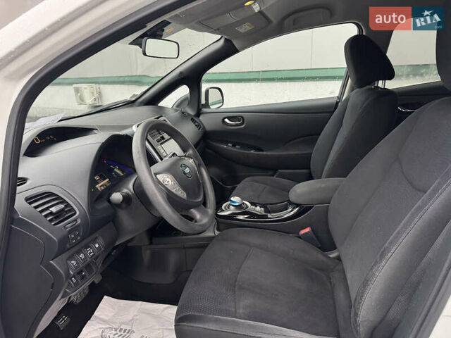 Белый Ниссан Лиф, объемом двигателя 0 л и пробегом 110 тыс. км за 6500 $, фото 9 на Automoto.ua