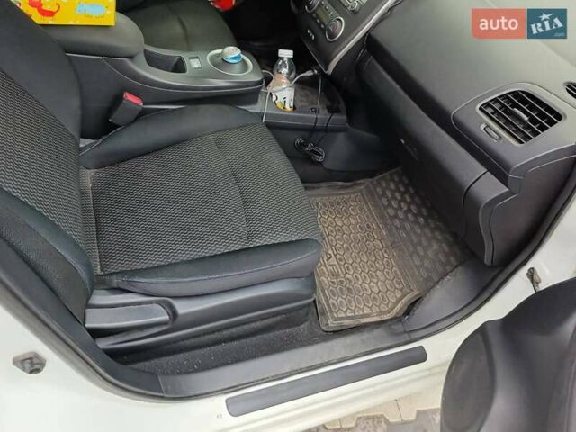 Белый Ниссан Лиф, объемом двигателя 0 л и пробегом 155 тыс. км за 6700 $, фото 7 на Automoto.ua