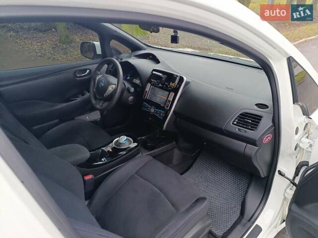 Белый Ниссан Лиф, объемом двигателя 0 л и пробегом 67 тыс. км за 7500 $, фото 28 на Automoto.ua