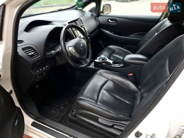 Белый Ниссан Лиф, объемом двигателя 0 л и пробегом 119 тыс. км за 6500 $, фото 26 на Automoto.ua