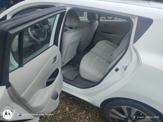 Білий Ніссан Ліф, об'ємом двигуна 0 л та пробігом 102 тис. км за 6200 $, фото 9 на Automoto.ua