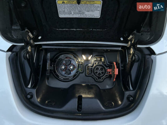 Білий Ніссан Ліф, об'ємом двигуна 0 л та пробігом 114 тис. км за 6999 $, фото 12 на Automoto.ua